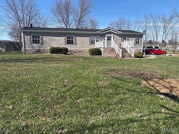 4th image of 214 College Cir