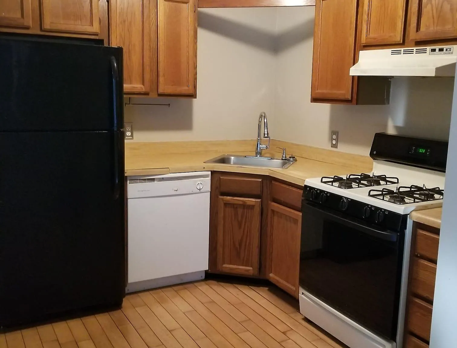 2 bed, 956 sqft, $1,850 — Photo 2