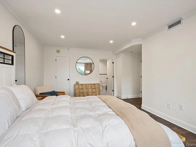 242 Maple Ave #308 — Photo 14