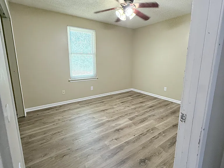 6460 Charleston Ct — Photo 11