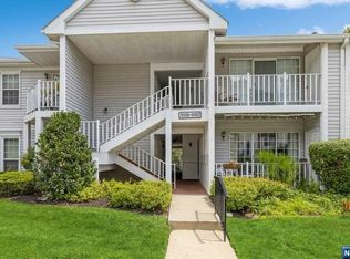 1061 Ash Dr, Mahwah, NJ 07430