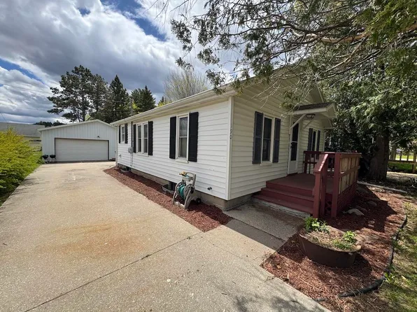 190 E Spruce St, Harrison, MI 48625