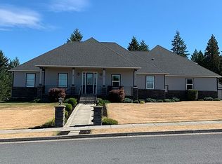 128 Strawberry Ln, Longview, WA 98632