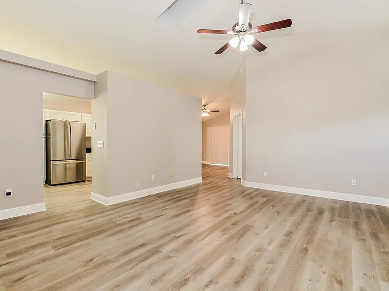 424 Lancers Dr — Photo 4
