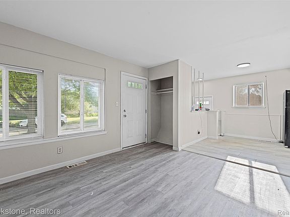 5th image of 3882 Minnesota St