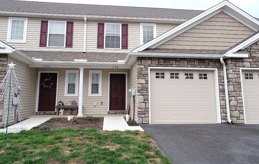 3 bed, 2.5 bath, 1492 sqft, $1,995 — Photo 1