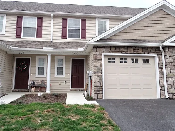 208 Lakeside Xing, Mount Joy, PA 17552