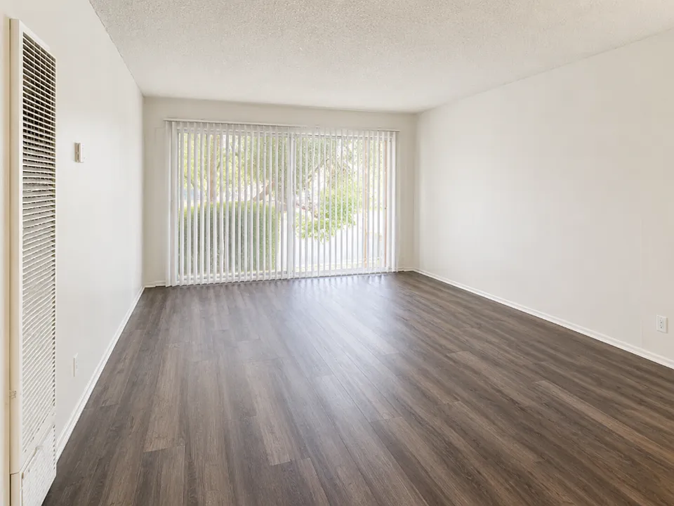 4165 W Slauson Ave