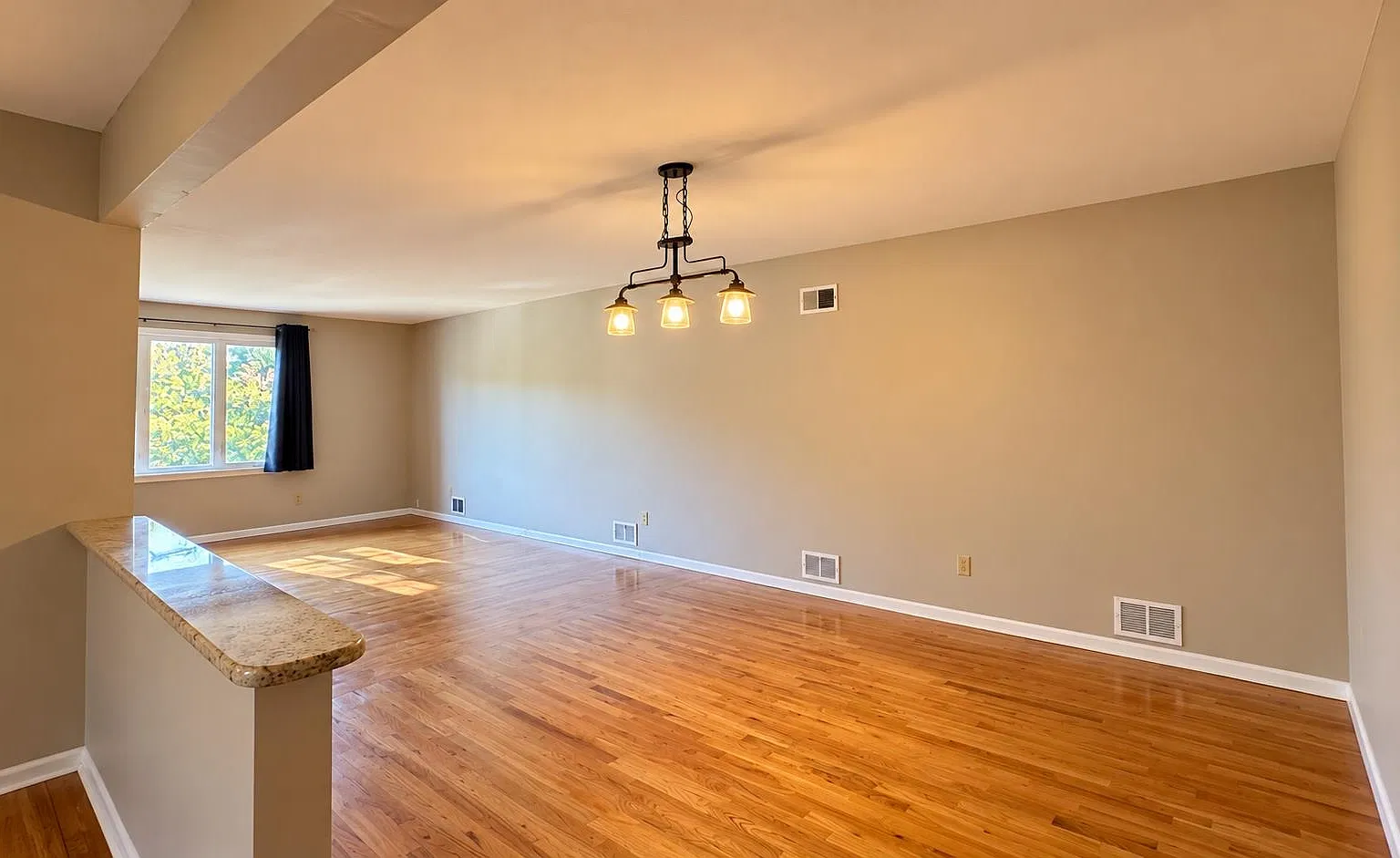 3 bed, 1.5 bath, 1200 sqft, $2,650 — Photo 4