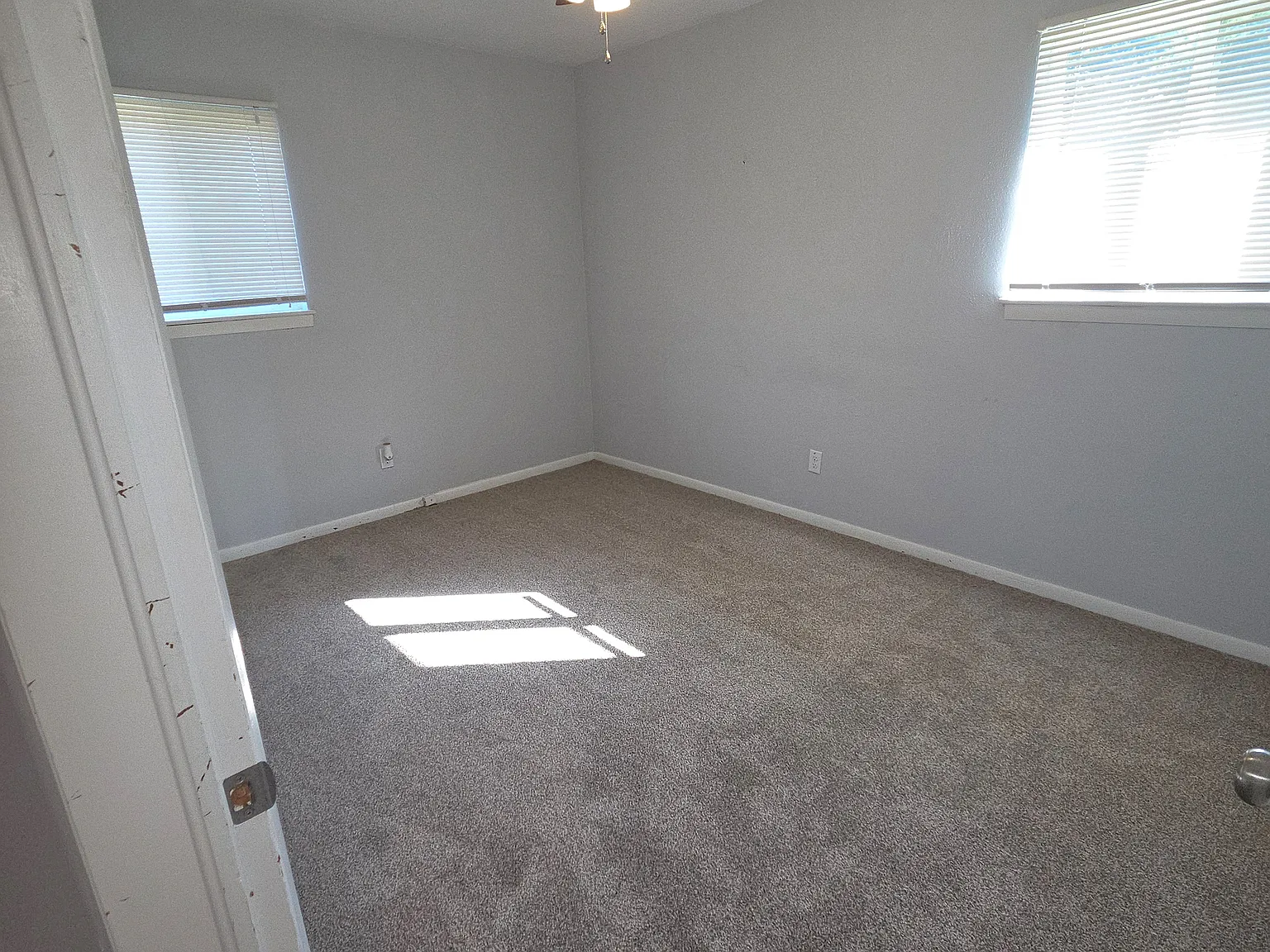 3 bed, 1000 sqft, $2,100 — Photo 4