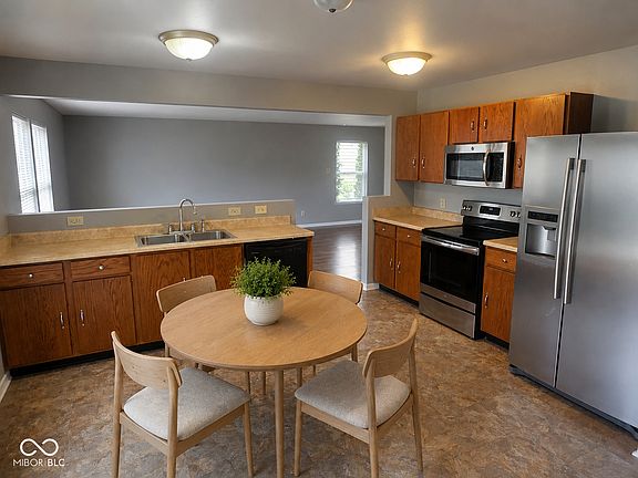 3rd image of 10891 Rose Ln
