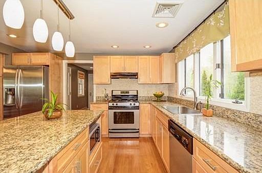 3rd image of 18 Dana Dr