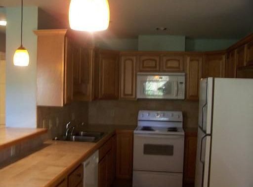 3rd image of 150 Balmoral Ave