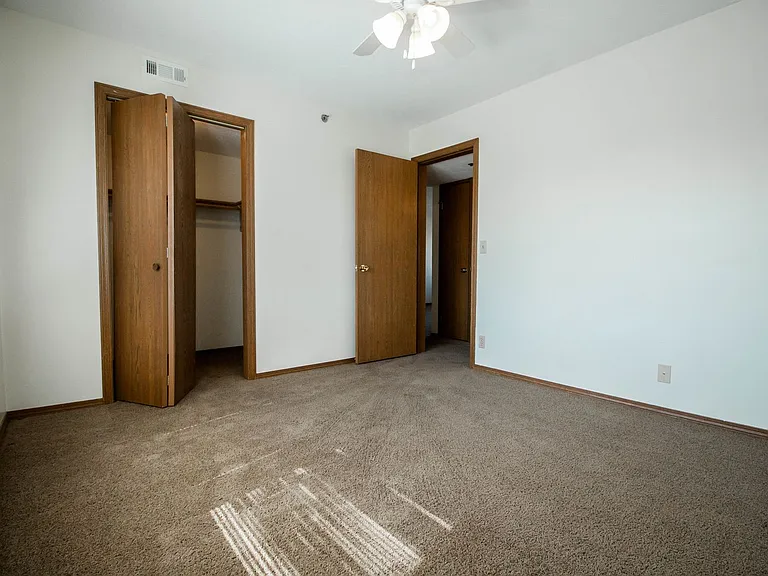 707 Golfcrest Rd S — Photo 11