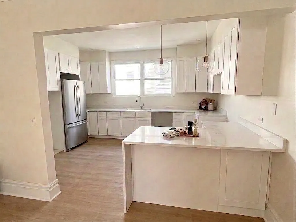3 bed, 1050 sqft, $2,800 — Photo 4