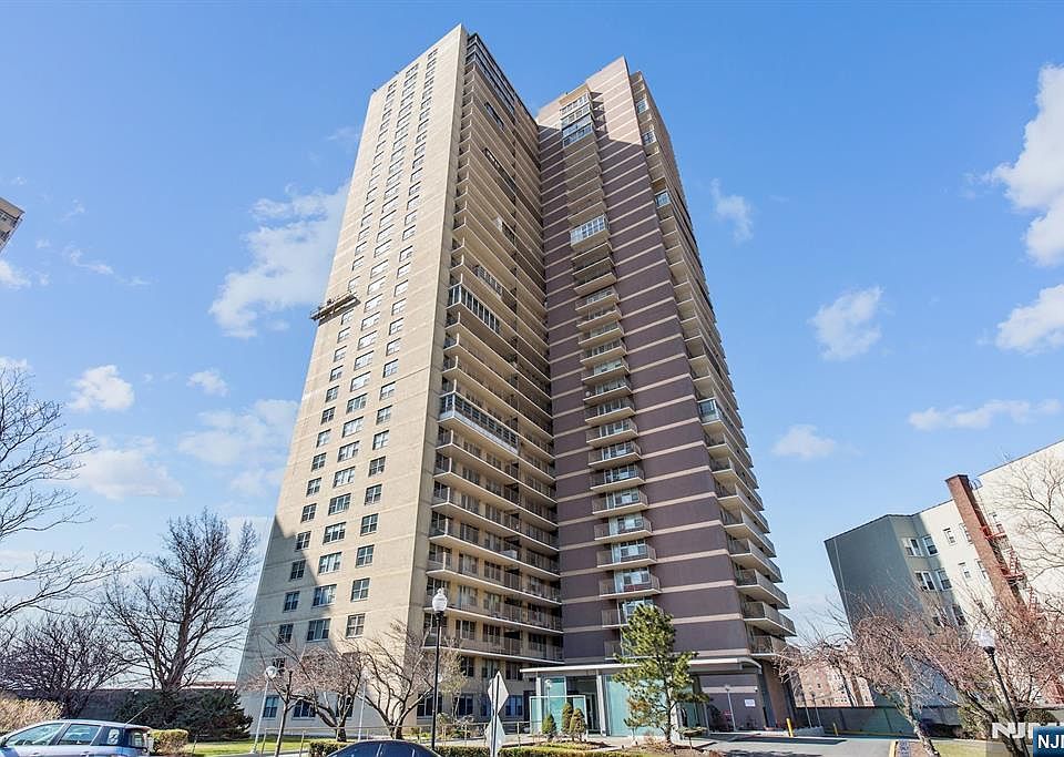 1st image of 6040 Boulevard E