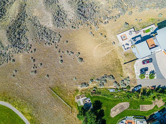 3rd image of 300 Rue Cheval Cir