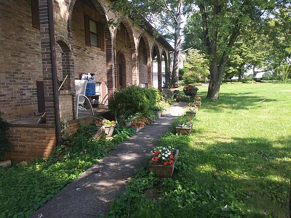 4th image of 950 Foster Dr