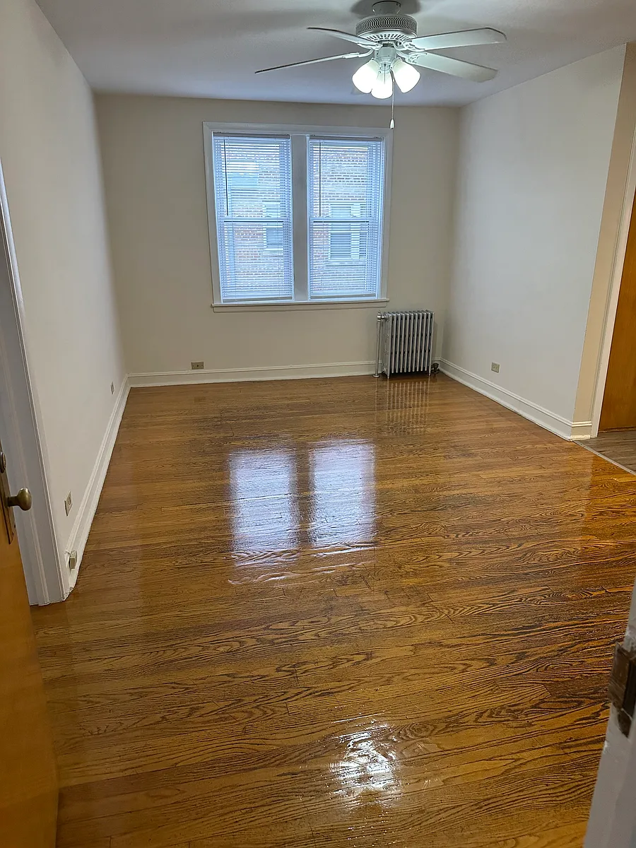 Building Photo - 4952 S Prairie Ave