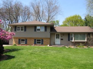 223 Hazel Ln, Hartland, WI 53029