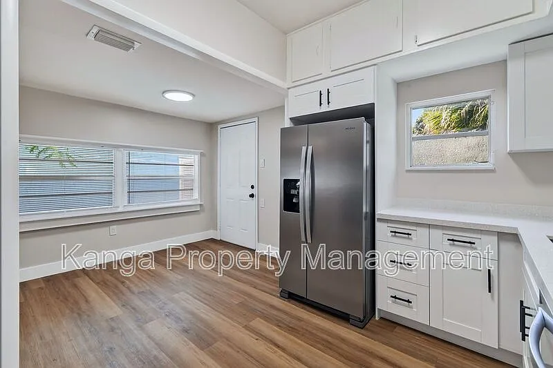 3 bed, 2.0 bath, 1274 sqft, $2,895 — Photo 4