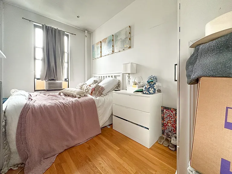 261 W 21st St #31 — Photo 6