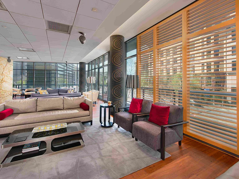 565 Penn Residences — Photo 13