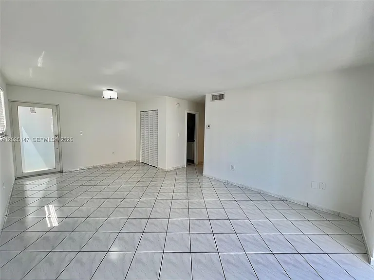 821 Euclid Ave #304 — Photo 11