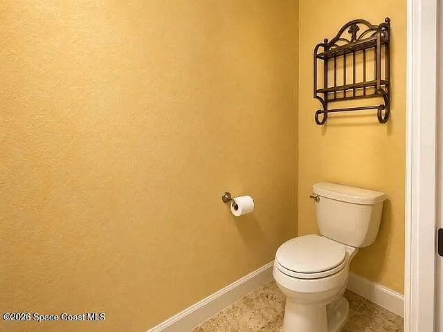 760 Wintergreen Ln — Photo 17