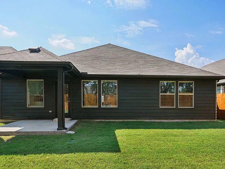 1019 Emberwood Dr — Photo 19