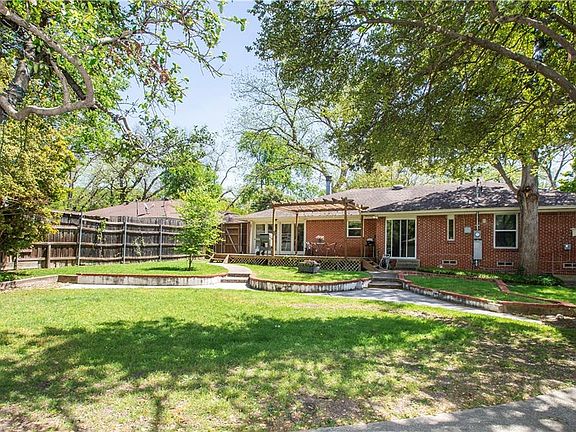 3rd image of 9929 Woodgrove Dr