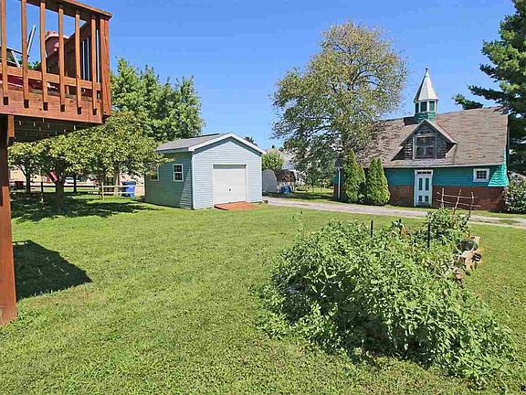 3rd image of 20 Colonial Ct