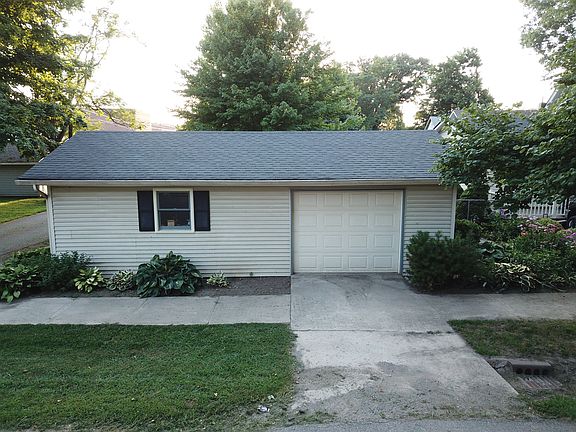 3rd image of 221 E North St