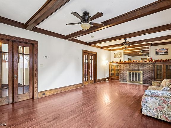 5th image of 136 Conger Ave