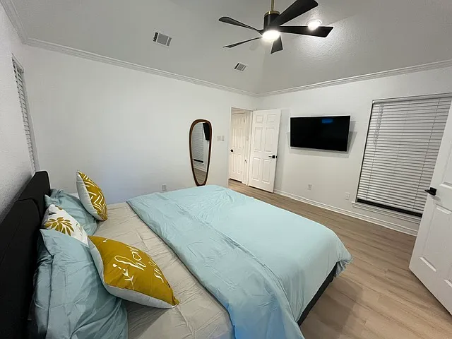 9090 Meadowcrest St — Photo 2