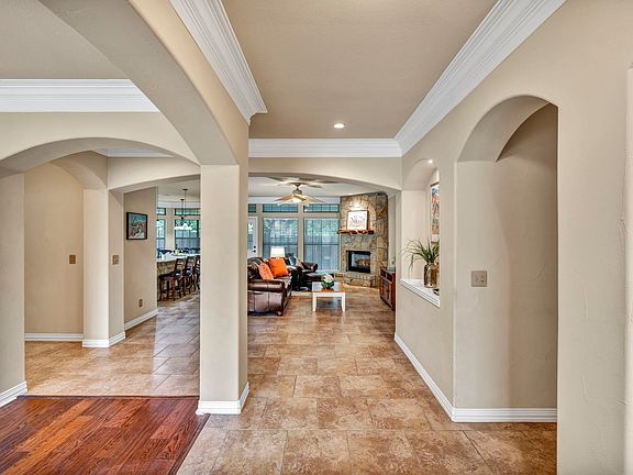 3rd image of 263 Meadowlakes Drive