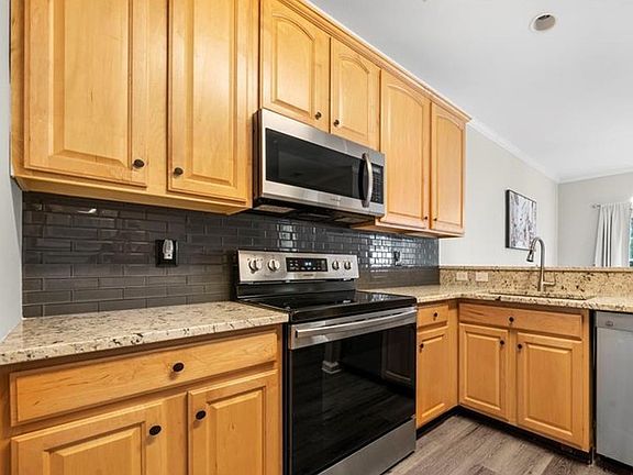 3rd image of 16960 Commons Creek Dr