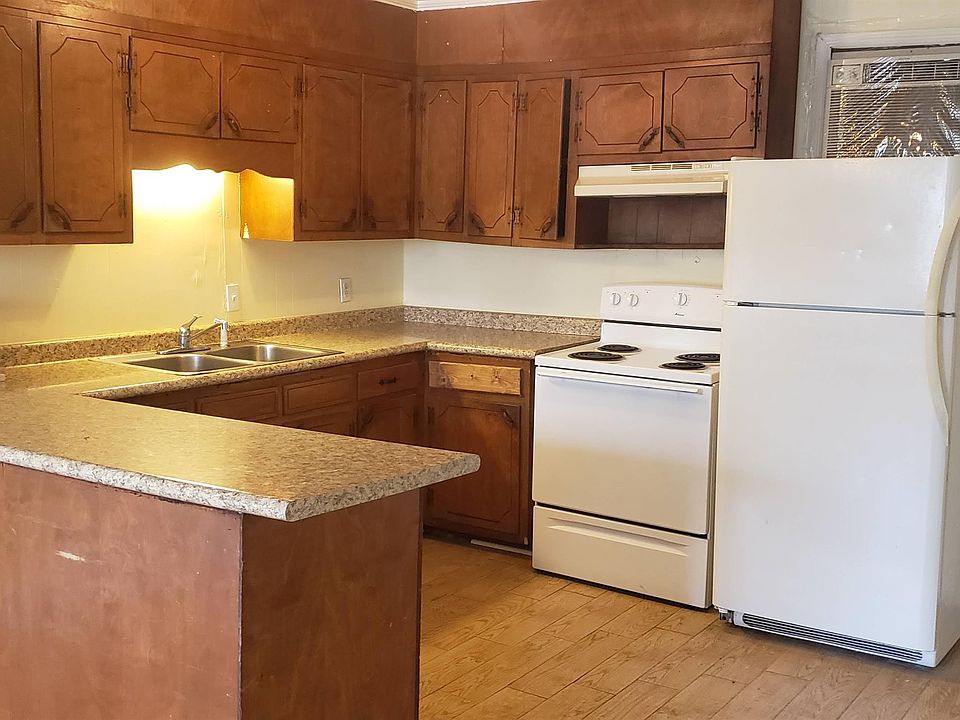 1st image of 1011 Sloan St