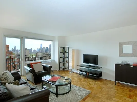 Sold by Sotheby's International Realty | media 19