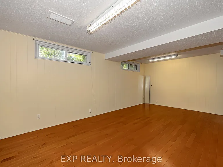 21 Southview Cres — Photo 32