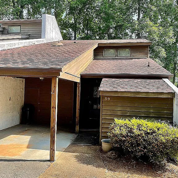 39 Lantern Ln — Photo 1