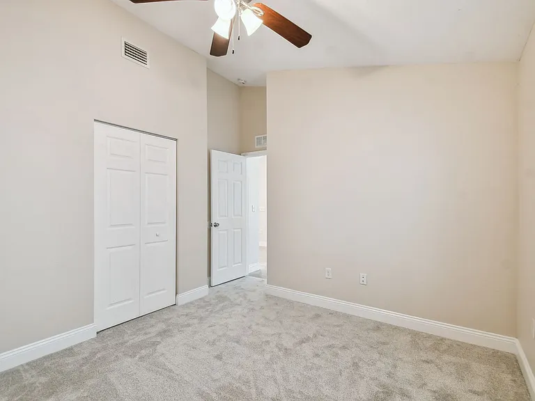 2321 W Beach St — Photo 29
