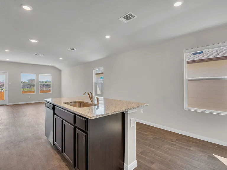 585 Apache Plum Dr — Photo 16