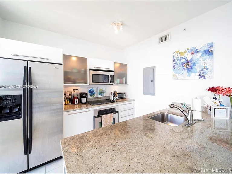 185 SW 7th St #3600 — Photo 5