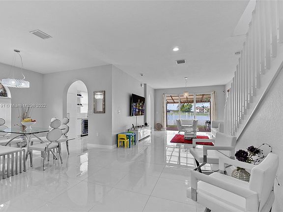 2nd image of 3723 NE 23rd Ct