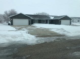 4 Meadow Ln, Stanley, ND 58784