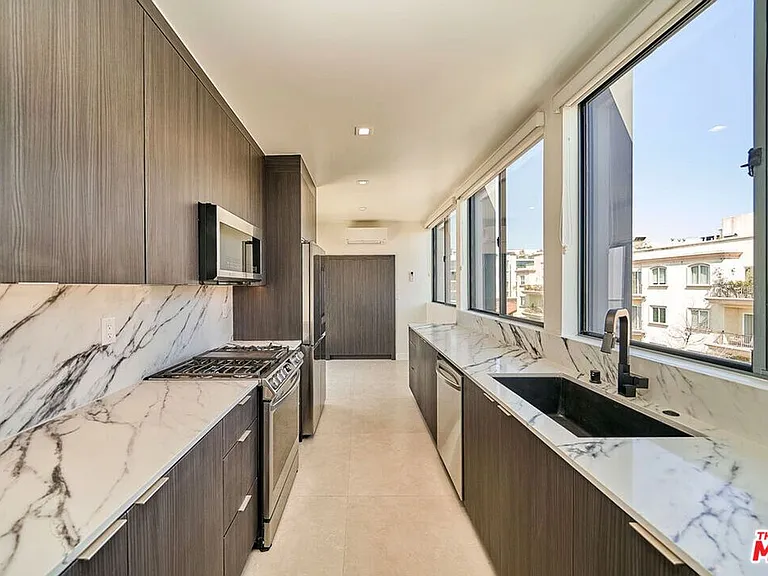 145 S Maple Dr #401 — Photo 12