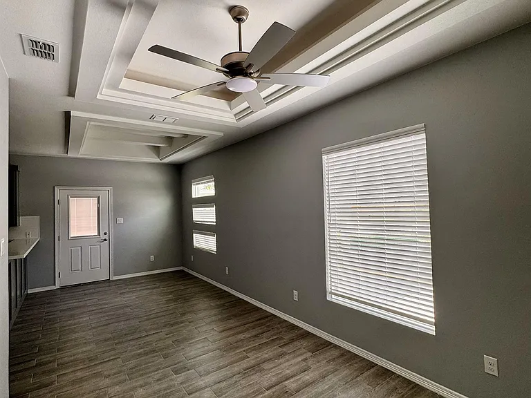 413 E Acacia St #2 — Photo 12