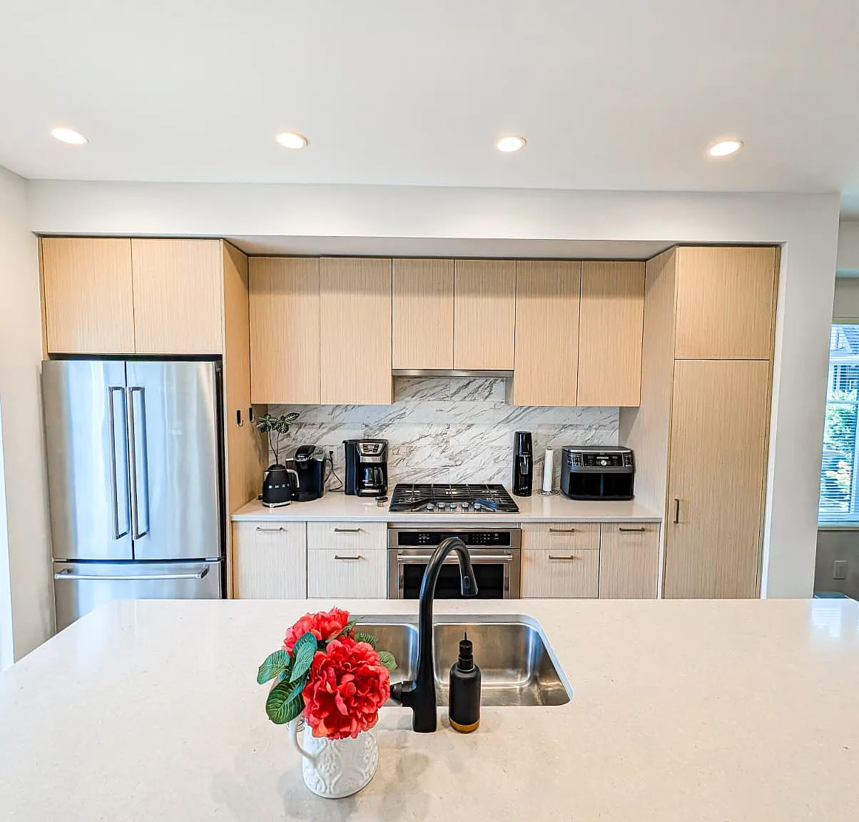 3 bed, 2.5 bath, 1420 sqft, $3,600 — Photo 4