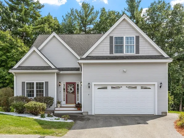 8 Thoreau Ln, Tyngsboro, MA 01879